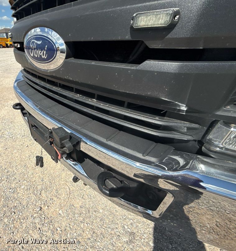 image for item EJ4792 2018 Ford F350 Super Duty utility bed pickup truck