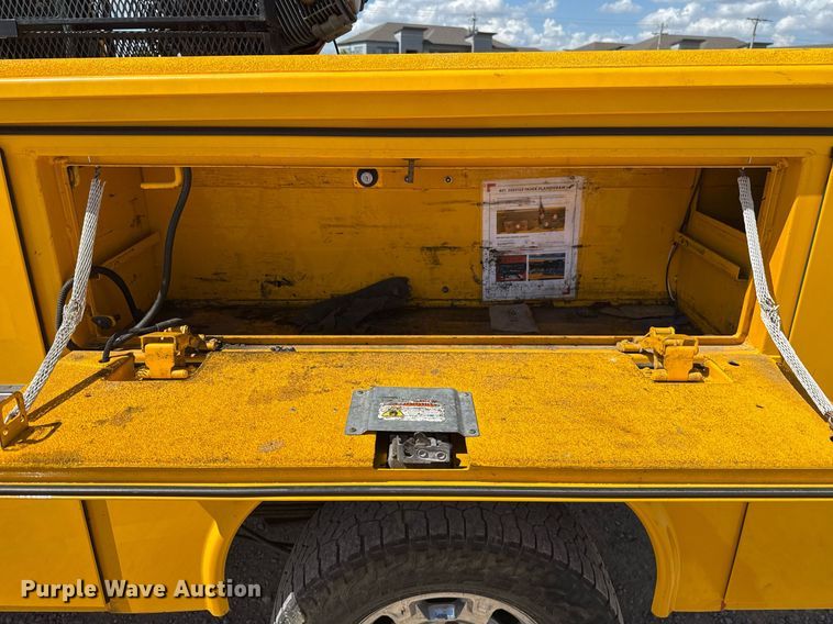 image for item EJ4792 2018 Ford F350 Super Duty utility bed pickup truck