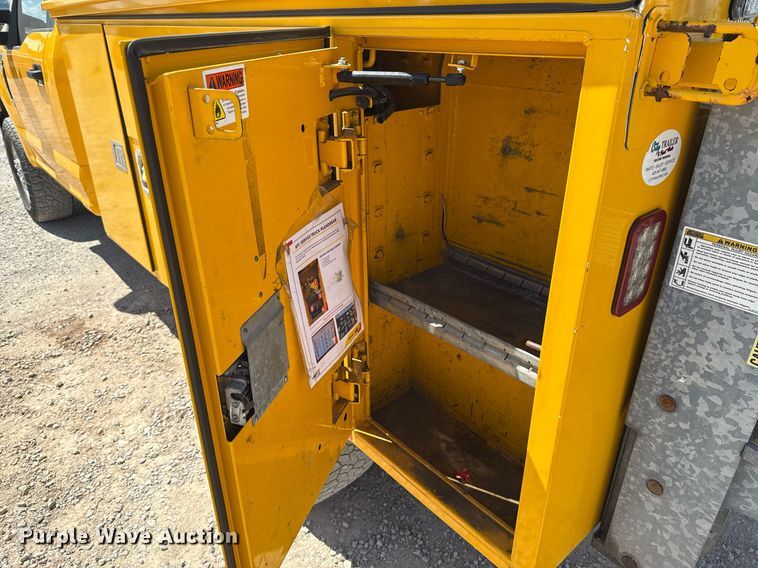 image for item EJ4792 2018 Ford F350 Super Duty utility bed pickup truck