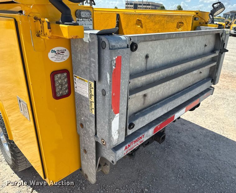 image for item EJ4792 2018 Ford F350 Super Duty utility bed pickup truck