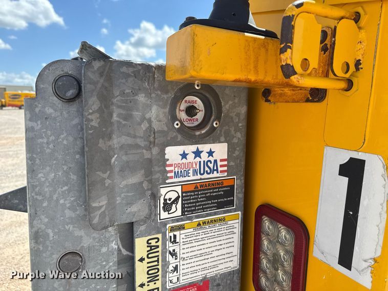 image for item EJ4792 2018 Ford F350 Super Duty utility bed pickup truck