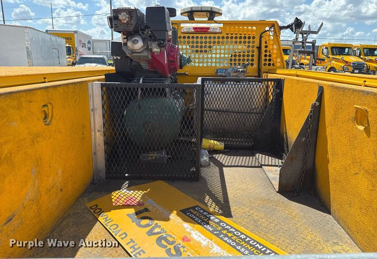 image for item EJ4792 2018 Ford F350 Super Duty utility bed pickup truck