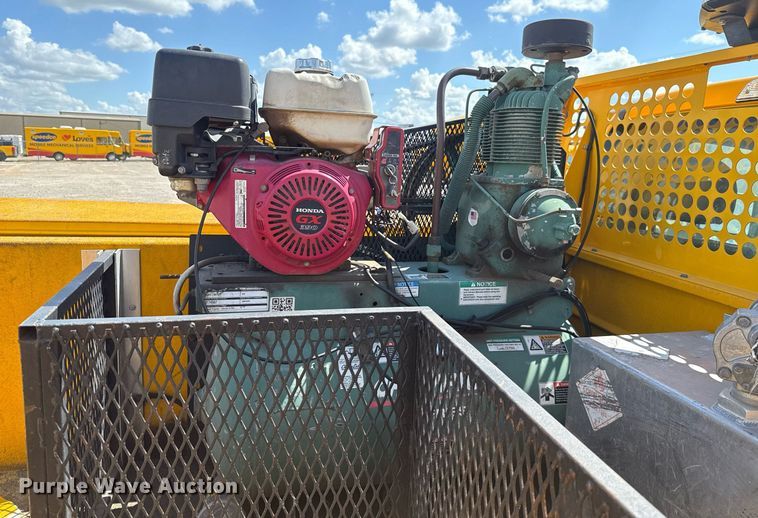 image for item EJ4792 2018 Ford F350 Super Duty utility bed pickup truck