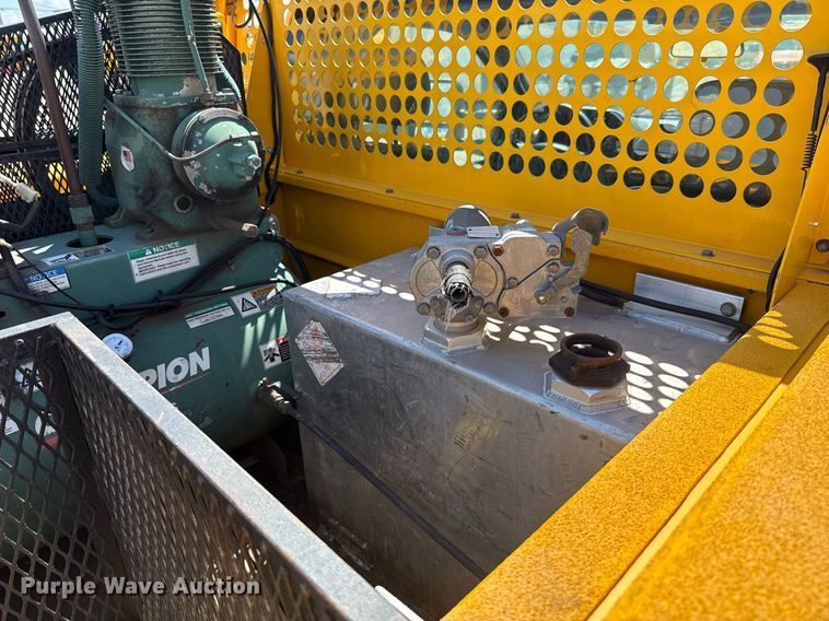 image for item EJ4792 2018 Ford F350 Super Duty utility bed pickup truck