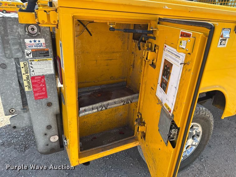 image for item EJ4792 2018 Ford F350 Super Duty utility bed pickup truck