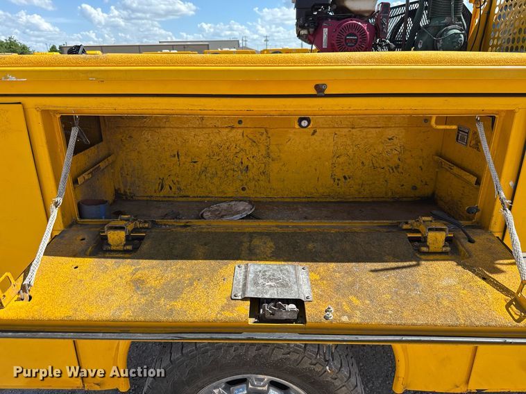 image for item EJ4792 2018 Ford F350 Super Duty utility bed pickup truck