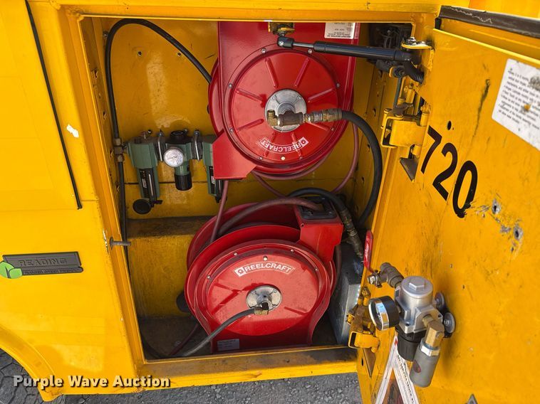 image for item EJ4792 2018 Ford F350 Super Duty utility bed pickup truck