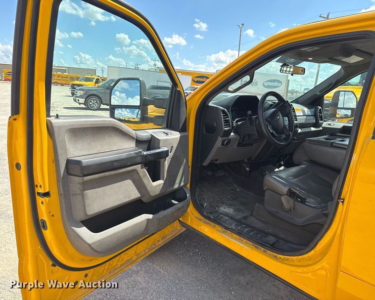 image for item EJ4792 2018 Ford F350 Super Duty utility bed pickup truck