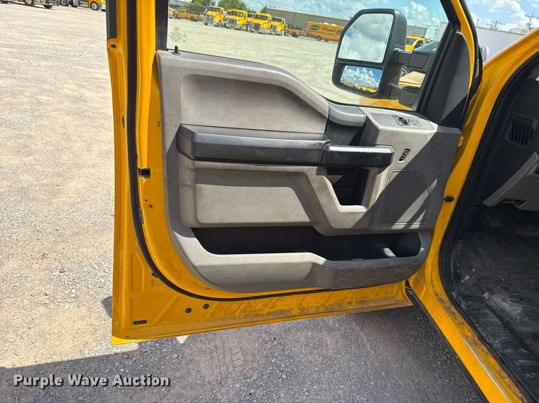 image for item EJ4792 2018 Ford F350 Super Duty utility bed pickup truck