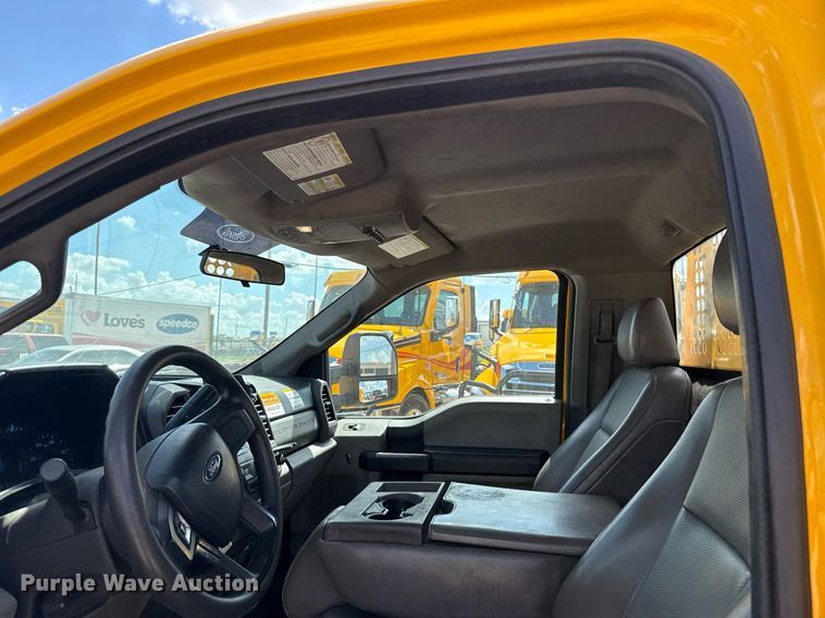 image for item EJ4792 2018 Ford F350 Super Duty utility bed pickup truck