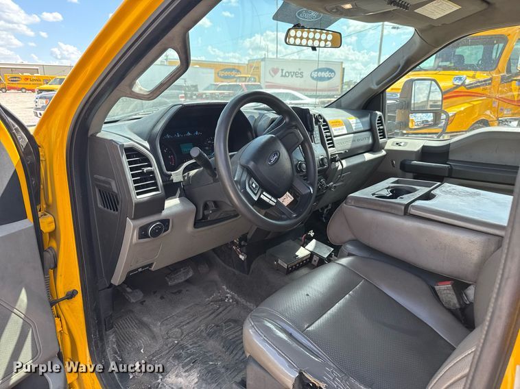 image for item EJ4792 2018 Ford F350 Super Duty utility bed pickup truck