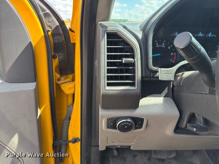 image for item EJ4792 2018 Ford F350 Super Duty utility bed pickup truck