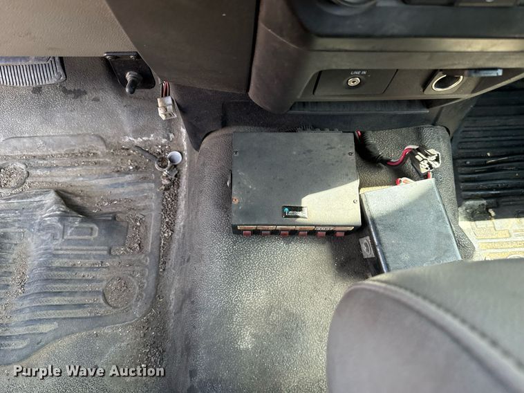 image for item EJ4792 2018 Ford F350 Super Duty utility bed pickup truck