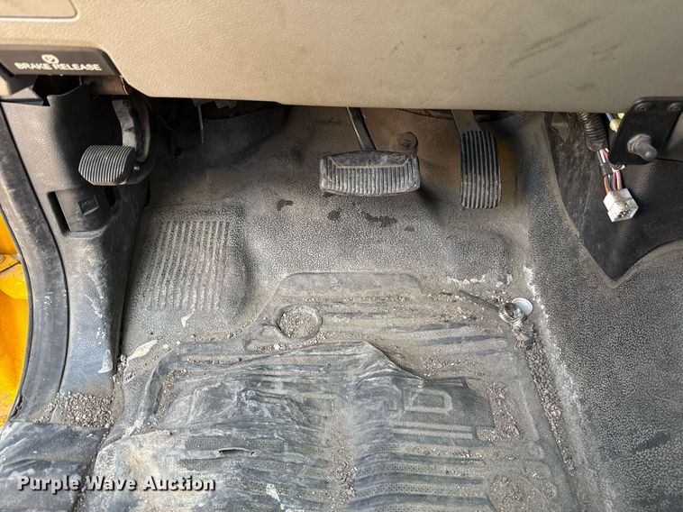 image for item EJ4792 2018 Ford F350 Super Duty utility bed pickup truck