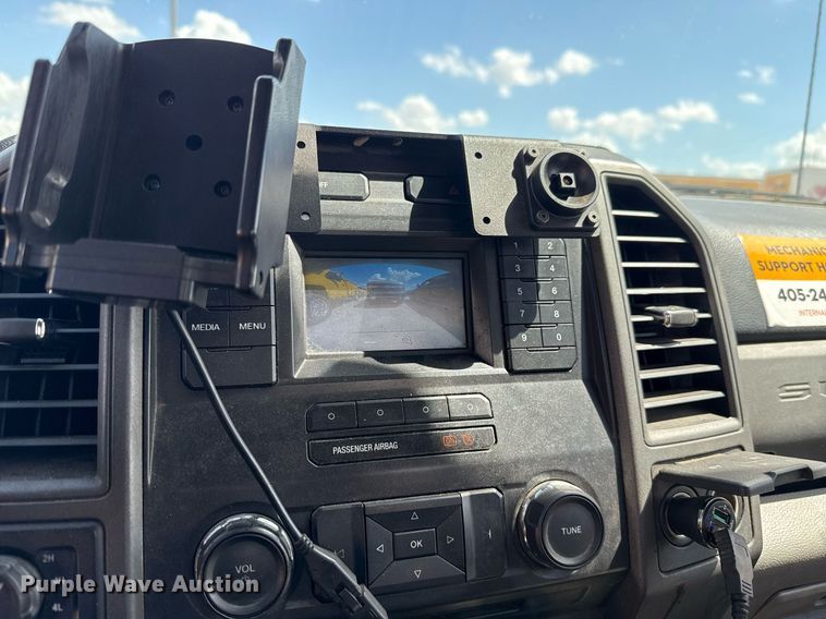 image for item EJ4792 2018 Ford F350 Super Duty utility bed pickup truck