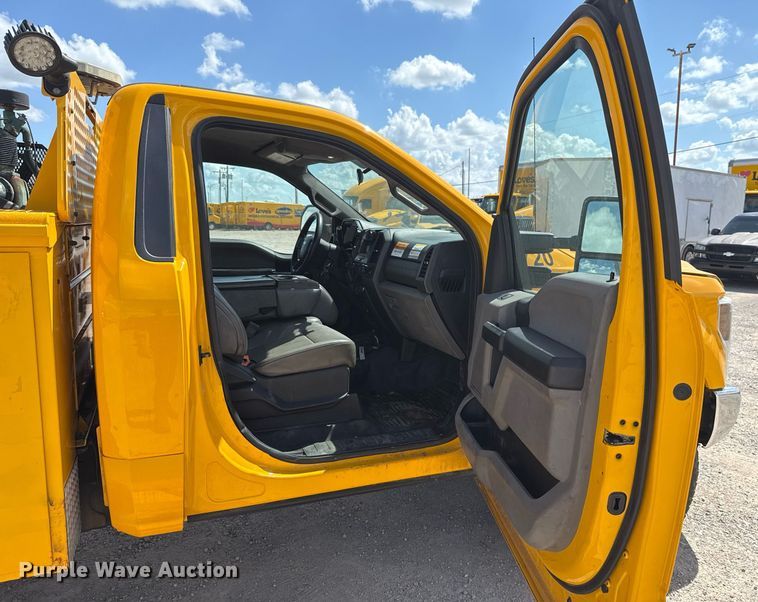 image for item EJ4792 2018 Ford F350 Super Duty utility bed pickup truck