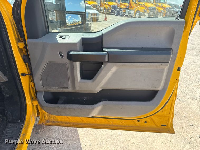 image for item EJ4792 2018 Ford F350 Super Duty utility bed pickup truck