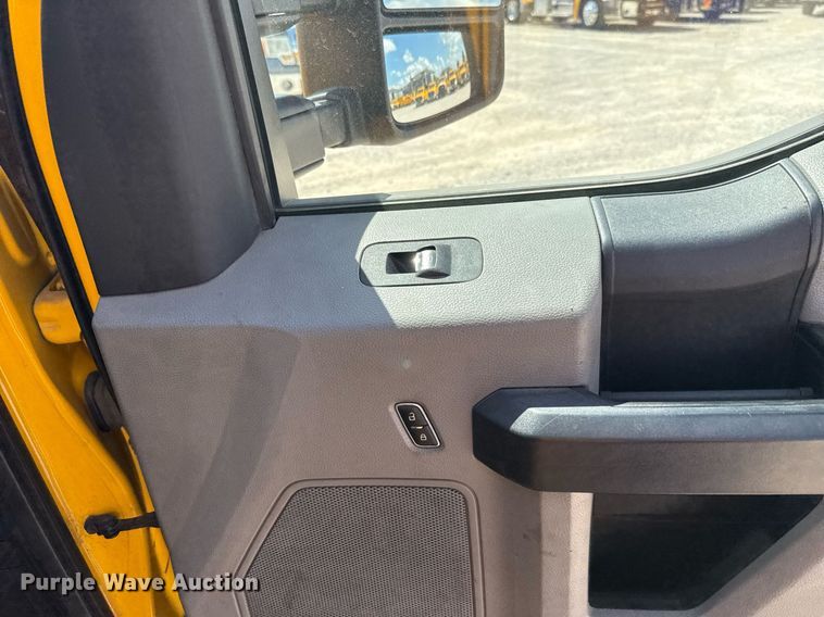 image for item EJ4792 2018 Ford F350 Super Duty utility bed pickup truck