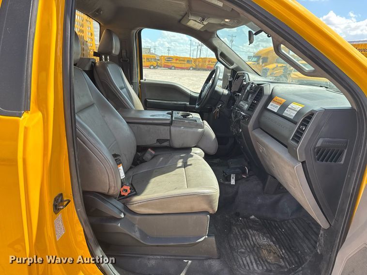 image for item EJ4792 2018 Ford F350 Super Duty utility bed pickup truck