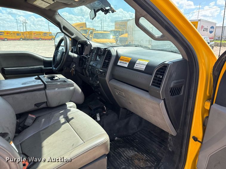 image for item EJ4792 2018 Ford F350 Super Duty utility bed pickup truck