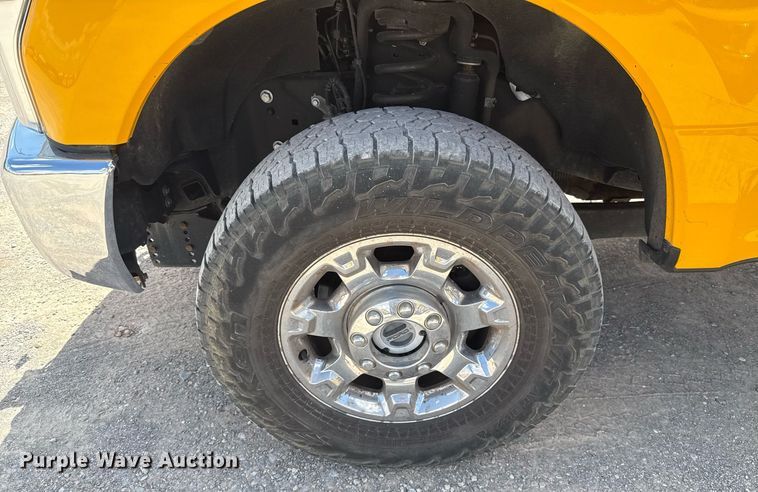 image for item EJ4792 2018 Ford F350 Super Duty utility bed pickup truck