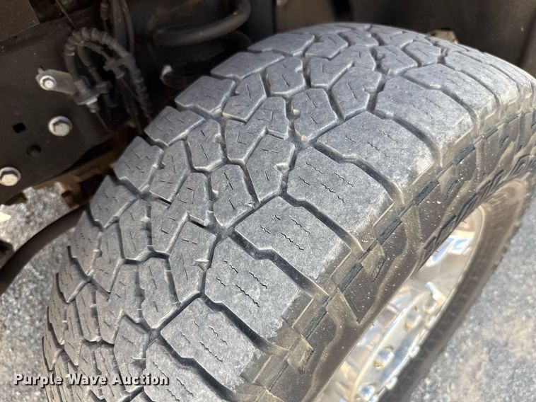 image for item EJ4792 2018 Ford F350 Super Duty utility bed pickup truck