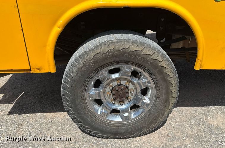 image for item EJ4792 2018 Ford F350 Super Duty utility bed pickup truck