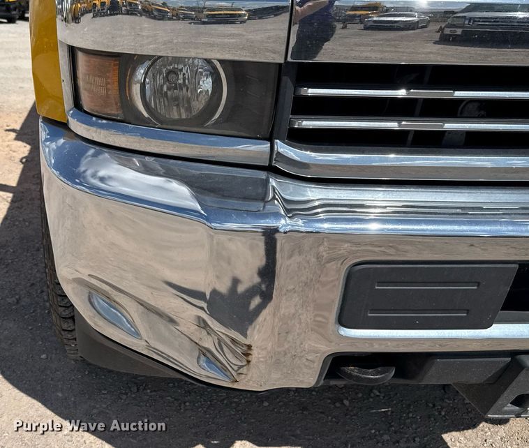 image for item EJ4793 2017 Chevrolet Silverado 3500HD utility bed pickup truck