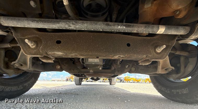 image for item EJ4793 2017 Chevrolet Silverado 3500HD utility bed pickup truck