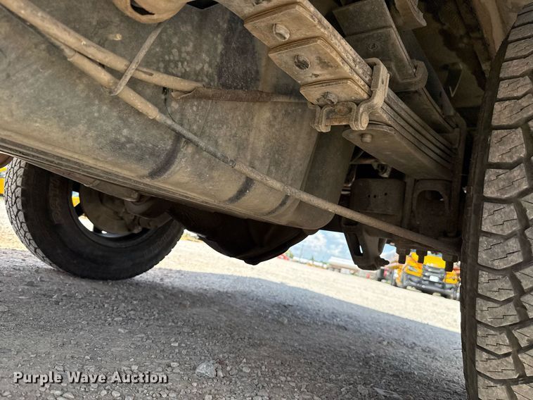 image for item EJ4793 2017 Chevrolet Silverado 3500HD utility bed pickup truck