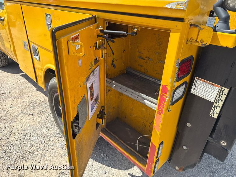 image for item EJ4793 2017 Chevrolet Silverado 3500HD utility bed pickup truck