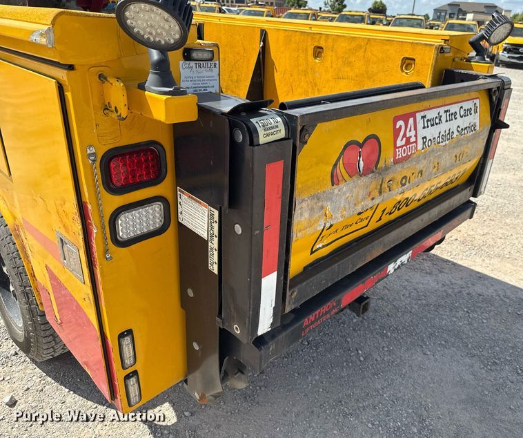 image for item EJ4793 2017 Chevrolet Silverado 3500HD utility bed pickup truck