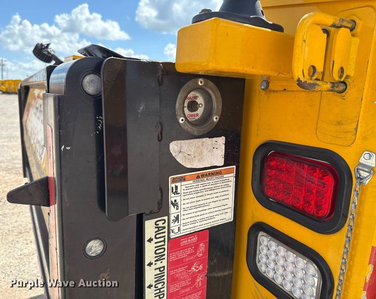 image for item EJ4793 2017 Chevrolet Silverado 3500HD utility bed pickup truck