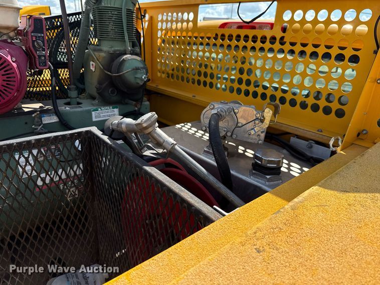 image for item EJ4793 2017 Chevrolet Silverado 3500HD utility bed pickup truck