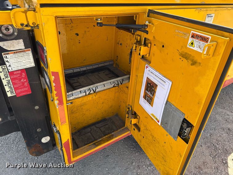 image for item EJ4793 2017 Chevrolet Silverado 3500HD utility bed pickup truck