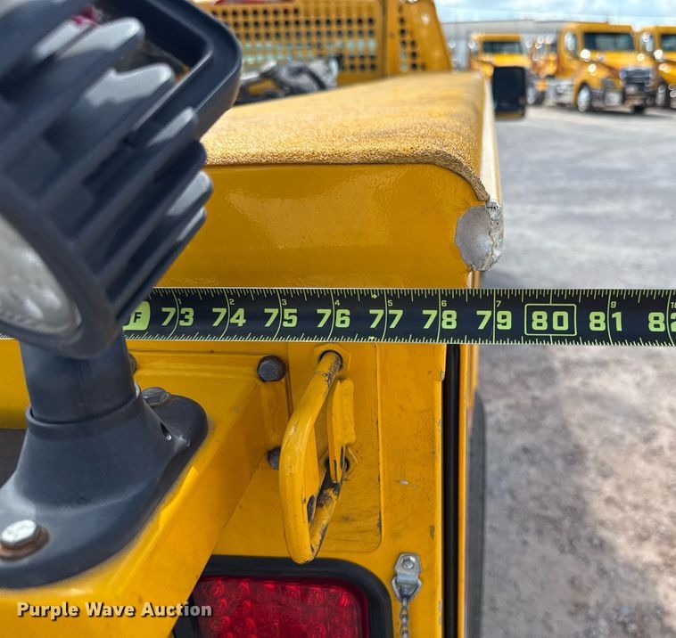 image for item EJ4793 2017 Chevrolet Silverado 3500HD utility bed pickup truck