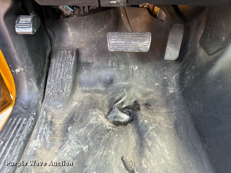 image for item EJ4793 2017 Chevrolet Silverado 3500HD utility bed pickup truck