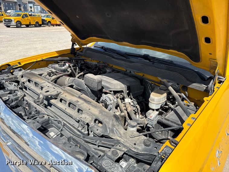 image for item EJ4793 2017 Chevrolet Silverado 3500HD utility bed pickup truck