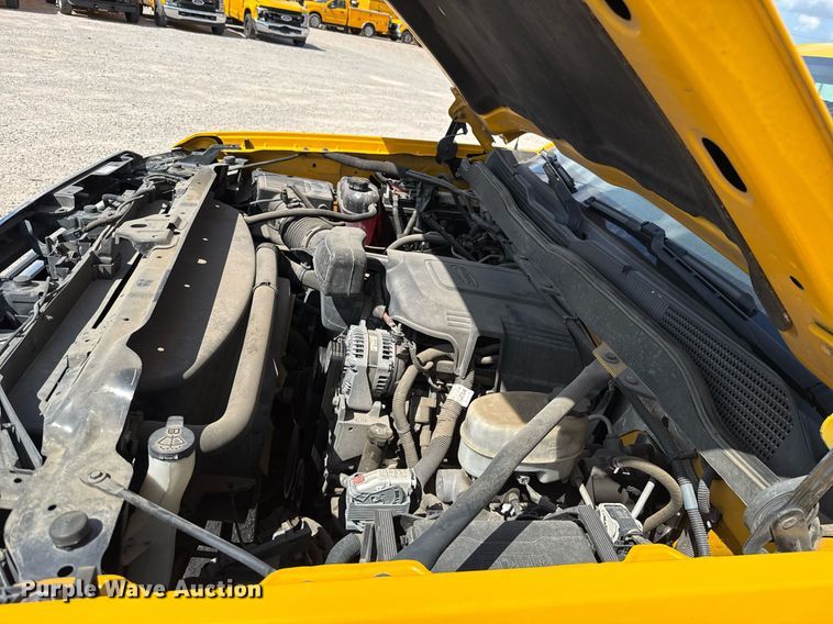 image for item EJ4793 2017 Chevrolet Silverado 3500HD utility bed pickup truck