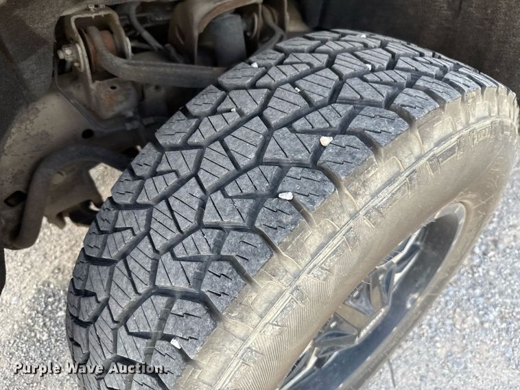 image for item EJ4793 2017 Chevrolet Silverado 3500HD utility bed pickup truck