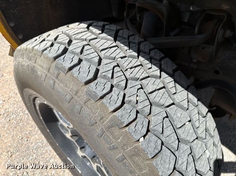 image for item EJ4793 2017 Chevrolet Silverado 3500HD utility bed pickup truck