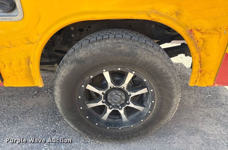 image for item EJ4793 2017 Chevrolet Silverado 3500HD utility bed pickup truck