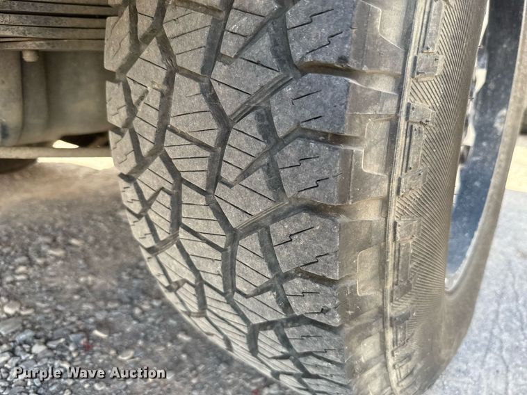 image for item EJ4793 2017 Chevrolet Silverado 3500HD utility bed pickup truck