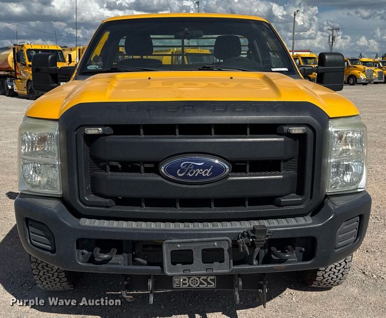 image for item EJ4795 2015 Ford F350 Super Duty  utility bed pickup truck