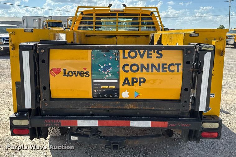 image for item EJ4795 2015 Ford F350 Super Duty  utility bed pickup truck