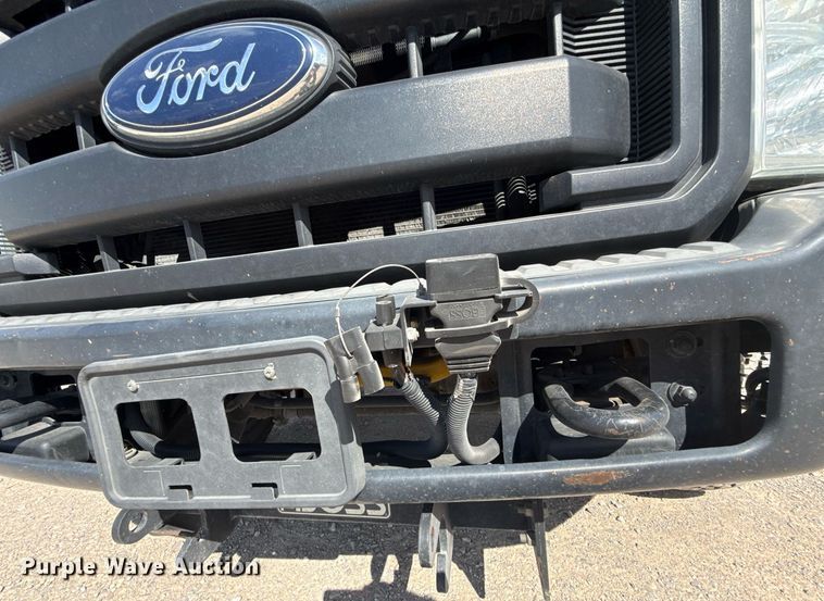 image for item EJ4795 2015 Ford F350 Super Duty  utility bed pickup truck