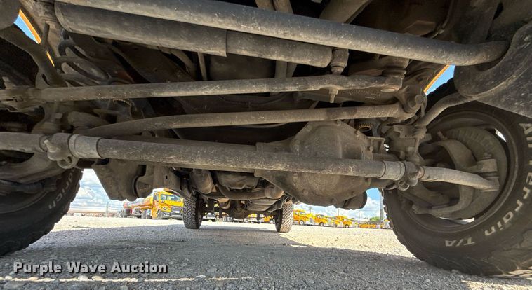 image for item EJ4795 2015 Ford F350 Super Duty  utility bed pickup truck