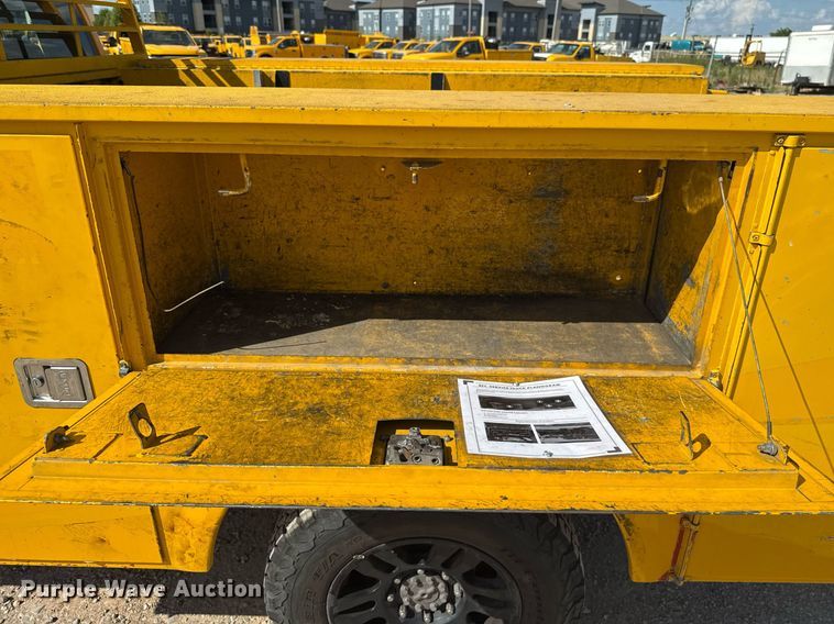 image for item EJ4795 2015 Ford F350 Super Duty  utility bed pickup truck