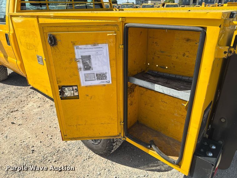 image for item EJ4795 2015 Ford F350 Super Duty  utility bed pickup truck