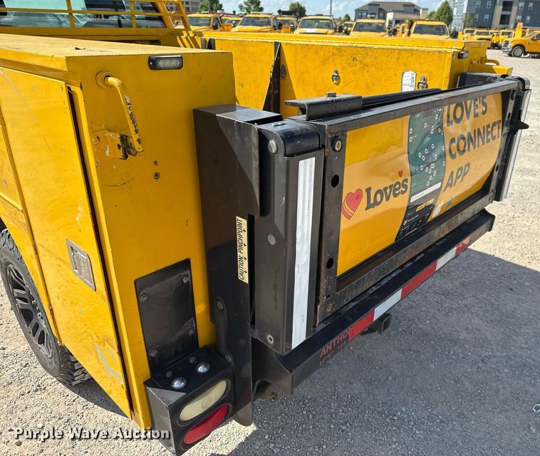 image for item EJ4795 2015 Ford F350 Super Duty  utility bed pickup truck